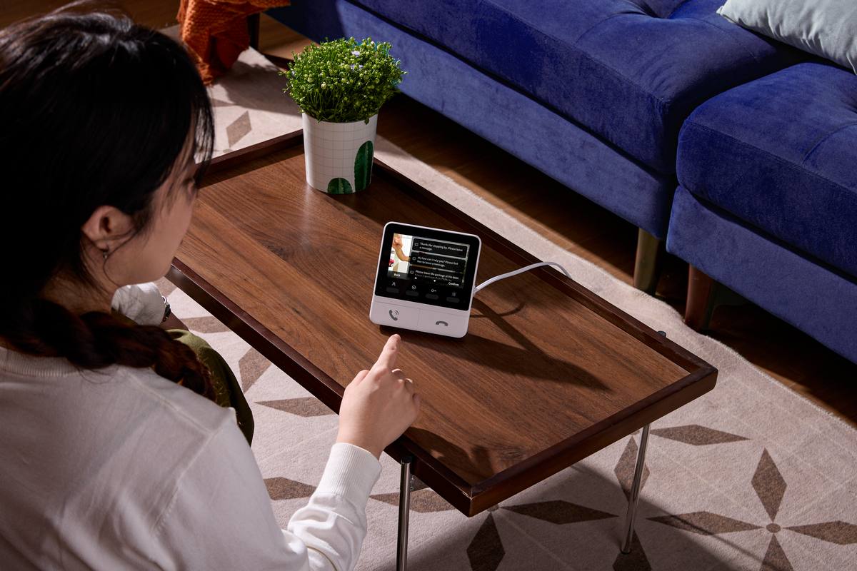 SwitchBot Smart Video Doorbell with Dedicated Indoor Monitor, 2K Quad HD Resolution, Battery Powered, Matter Compatible, and Two-Way Audio